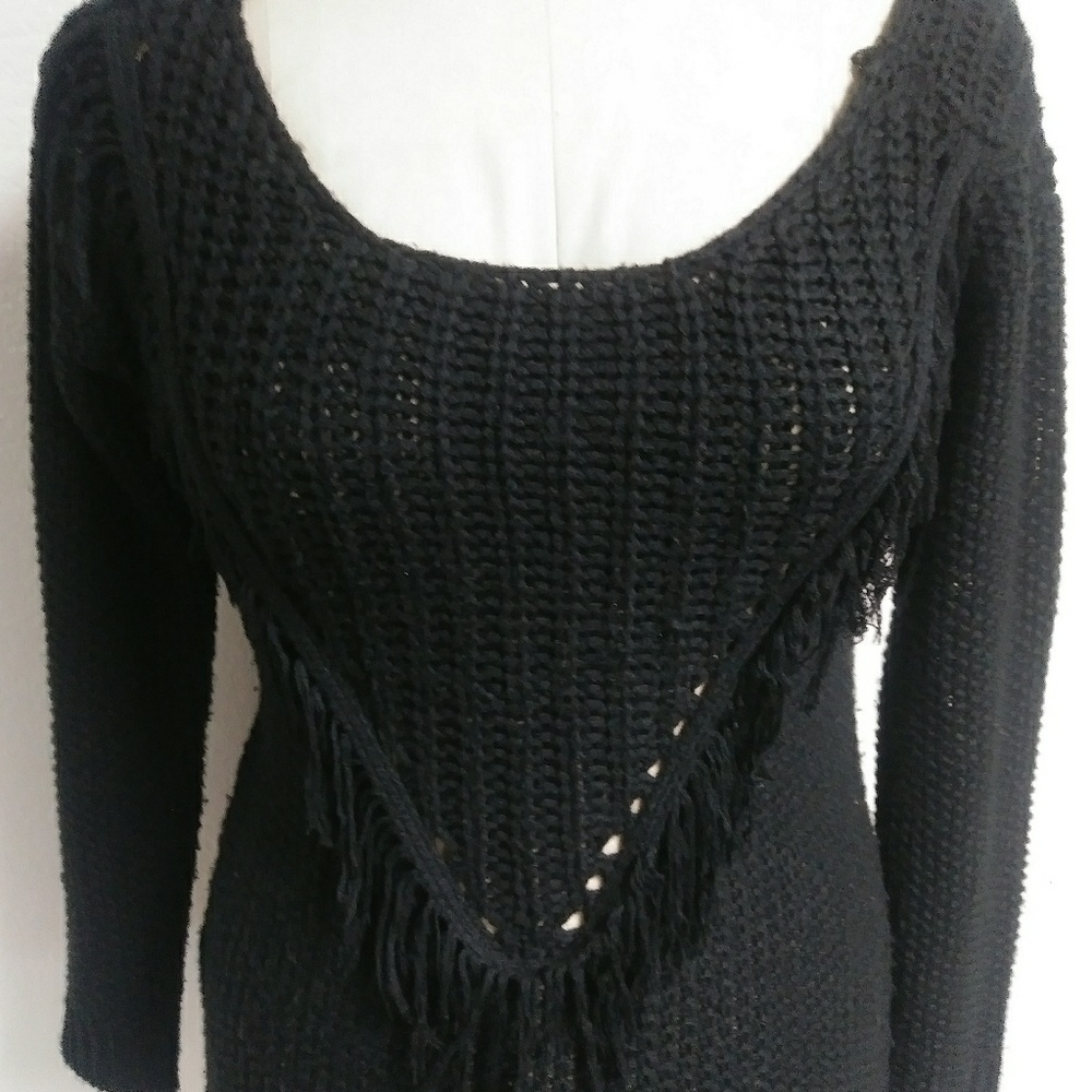 🖤 Warm and cozy off the shoulder sweater